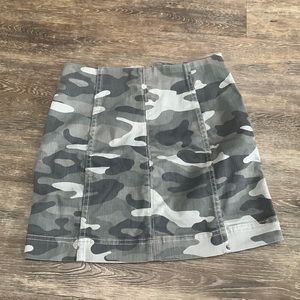Jolt Gray camo print miniskirt size 3